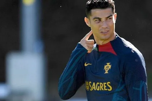 Após pancada, Cristiano Ronaldo treina de olho roxo com seleção de Portugal