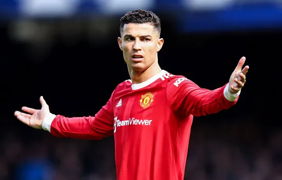 Cristiano Ronaldo pede para rescindir contrato com Manchester United