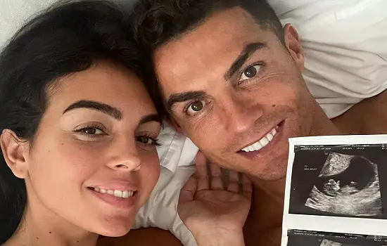 Cristiano Ronaldo confirma gravidez da mulher e anuncia que casal espera gêmeos