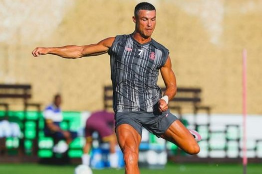 Cristiano Ronaldo se torna jogador mais bem pago do mundo, diz Forbes