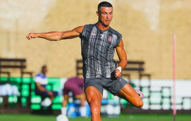 Cristiano Ronaldo se torna o jogador de futebol mais bem remunerado da história