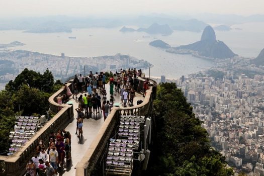 Homem de 54 anos morre em escadarias do Cristo Redentor