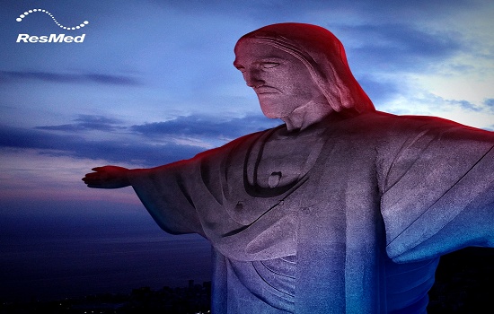 Cristo Redentor iluminado em nome da qualidade do sono