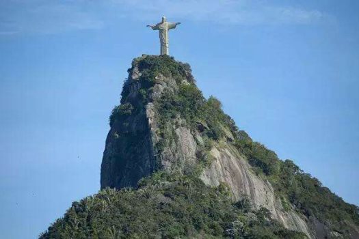 Cristo Redentor reabre após morte de turista