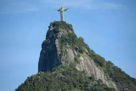 Monumentos ganham iluminação especial no Dia Mundial de Prevenção ao Afogamento