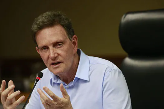 Crivella é alvo de buscas e tem o celular apreendido