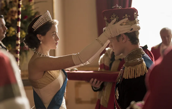 The Crown: Netflix oficializa suspensão das gravações após morte da rainha