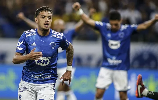 Líder Cruzeiro faz 2 a 0 no Tombense e abre larga vantagem na Série B