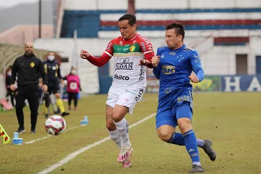 Cruzeiro faz novo confronto direto para afastar chance de rebaixamento na Série B