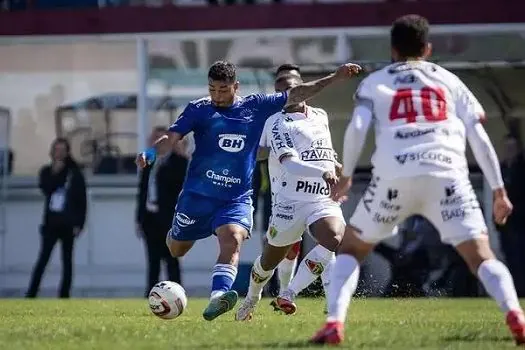 Cruzeiro joga mal e escapa da derrota para o Brusque graças ao VAR