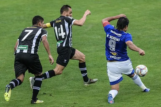 Cruzeiro e Figueirense apenas empatam por 1 a 1 no Mineirão