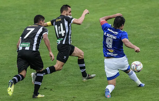 Cruzeiro e Figueirense apenas empatam por 1 a 1 no Mineirão