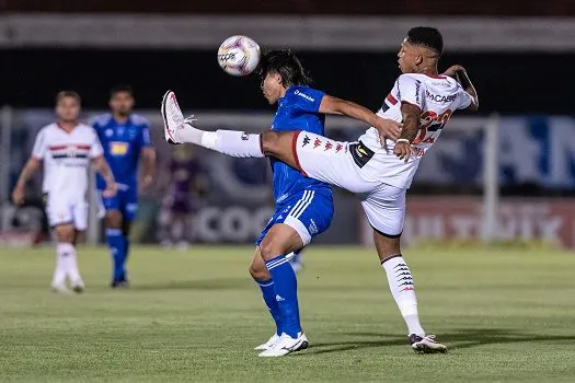 Cruzeiro vence fora de casa e continua subindo na tabela