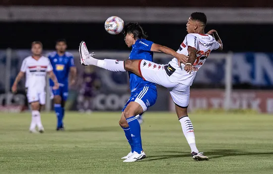 Cruzeiro vence fora de casa e continua subindo na tabela