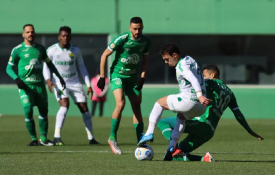 Cuiabá recebe a Chapecoense para ficar mais próximo da permanência no Brasileirão