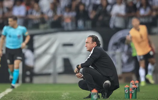 Cuca critica vaias da torcida atleticana e vê duelo aberto com o Palmeiras