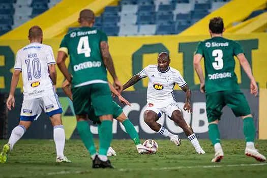 Cuiabá vence Cruzeiro com gol no fim e se mantém na ponta da série B