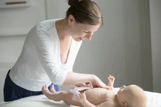 Cuidados que os pais devem ter com a pele do bebê no calor