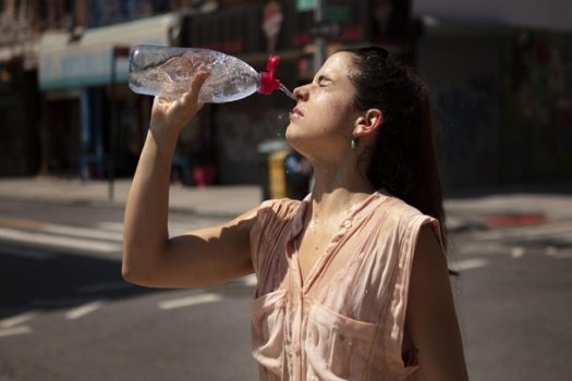 Conheça cinco dicas que você deve saber sobre cuidados com a saúde no verão