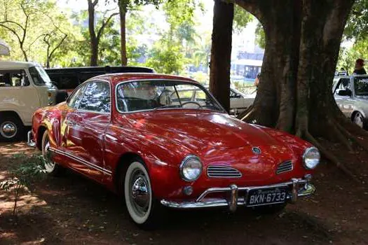 Carros antigos, shows e exposição são atrações do Bosque Old Cars deste domingo