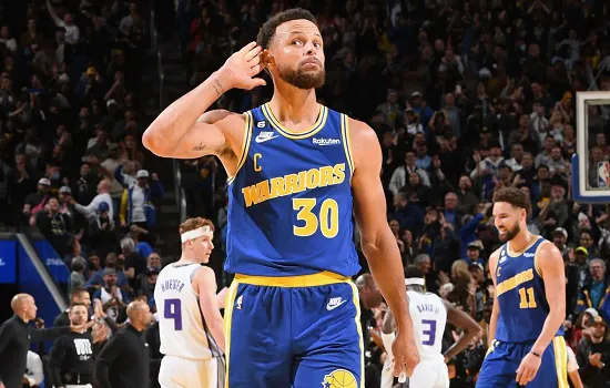 Curry faz 47 pontos e Warriors reagem com vitória na NBA; Bucks perdem a 1ª