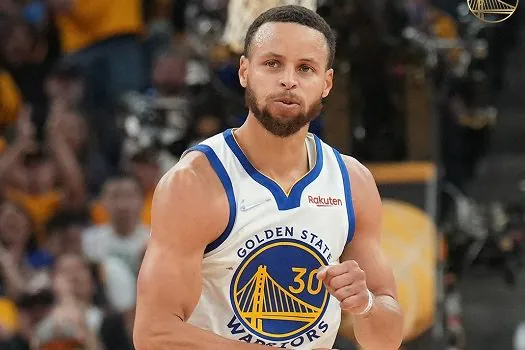 Curry esquece números e celebra com Warriors: “Nunca fui tão feliz sem bola de 3”