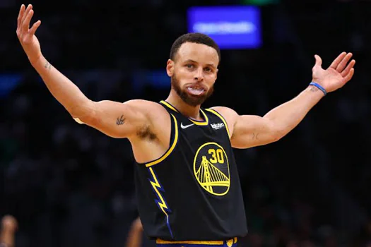 Curry dá show, Golden State Warriors bate Celtics em Boston e iguala final da NBA