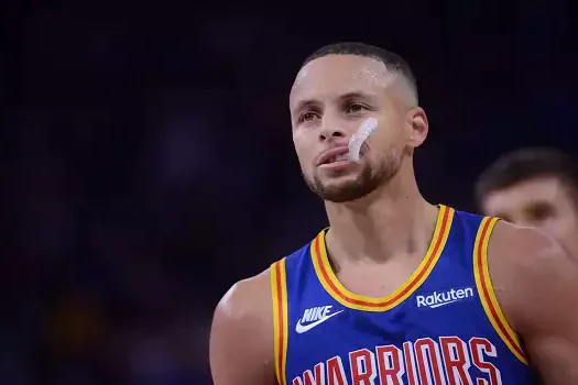 Exaltado por companheiros, Curry se mostra orgulhoso de atuação dos Warriors