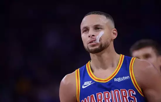 Curry faz tese sobre equidade de gênero e segue luta de Kobe Bryant pela causa