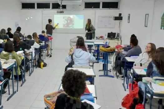 “Mudou minha visão de mundo”, diz ex-aluna de cursinho popular