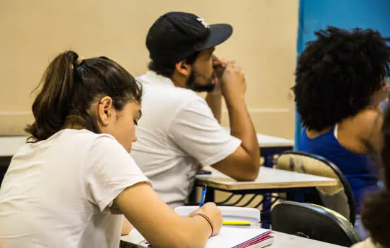 Estudantes do cursinho pré-vestibular se preparam para o ENEM