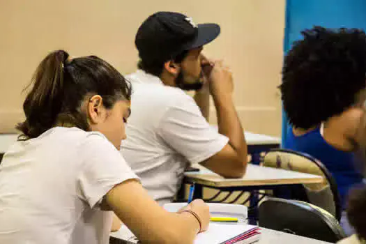 Curso Poliedro dá dicas para estudantes alcançarem a nota máxima nas redações