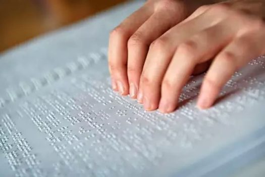 Diadema amplia oficinas de Braille