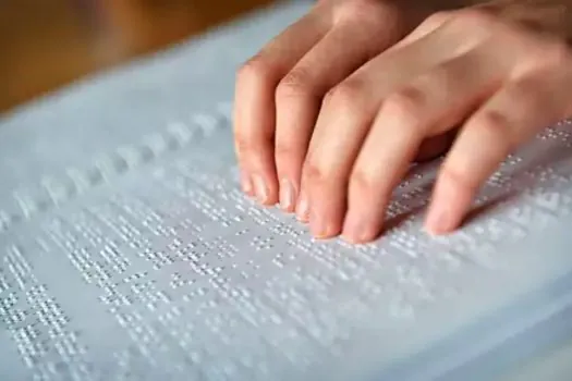 Fundação Dorina Nowill para Cegos impulsiona acessibilidade com plataforma Braille