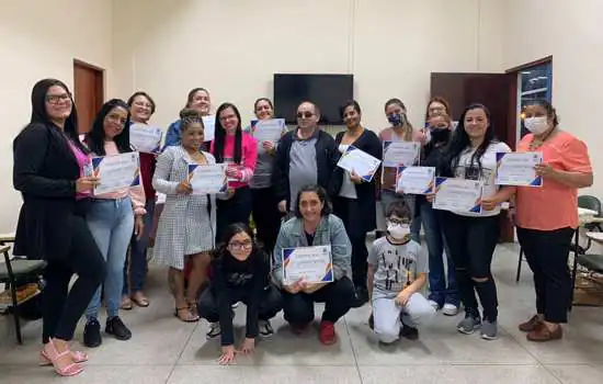 Educação de Ribeirão Pires forma turma do curso de Braille