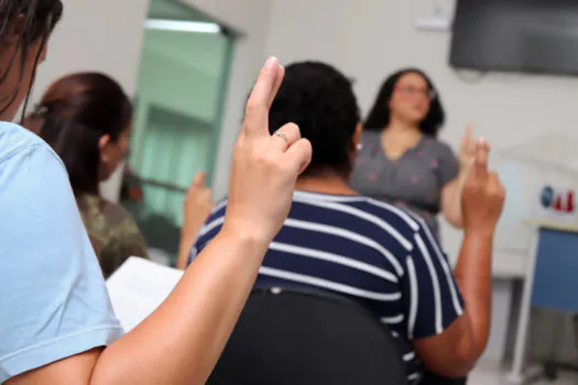 Governo de SP abre inscrição para curso de Libras gratuito para crianças e adolescentes