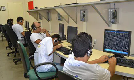 SESI Mauá cria turma do curso aprenda a clicar para deficientes visuais