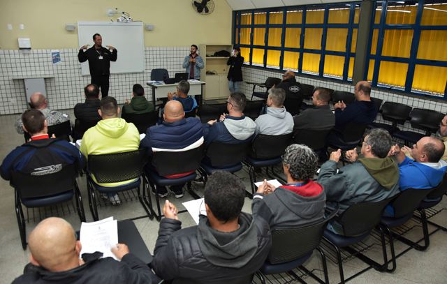 Santo André capacita motoristas de ônibus com aulas de Libras