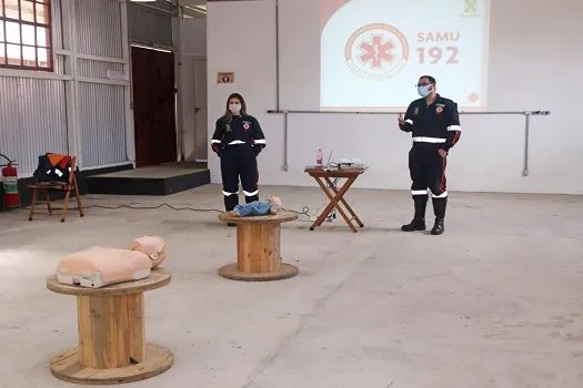 Monitores ambientais e funcionários do Parque Nascentes de Paranapiacaba fazem curso