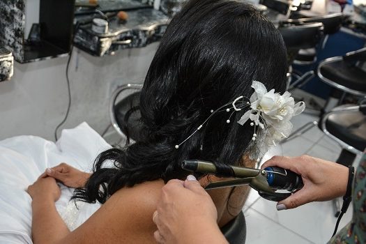 Alunas do curso de Corte e Penteado realizam ‘dia de noiva’ como trabalho de conclusão