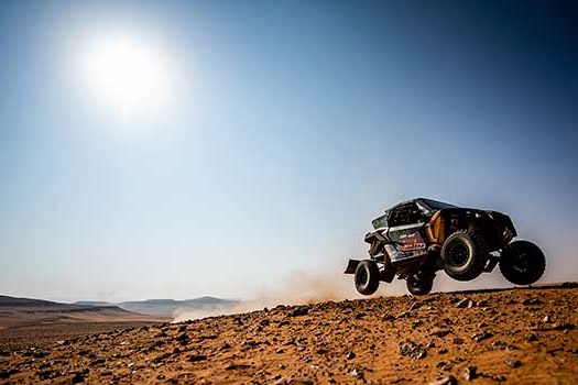 Brasileiros chegam em terceiro no encerramento da etapa-maratona do Dakar