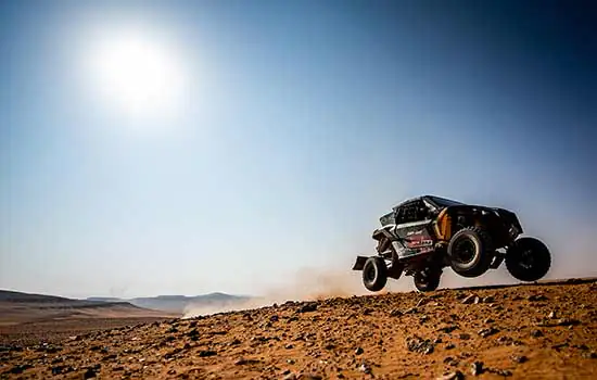 Brasileiros chegam em terceiro no encerramento da etapa-maratona do Dakar