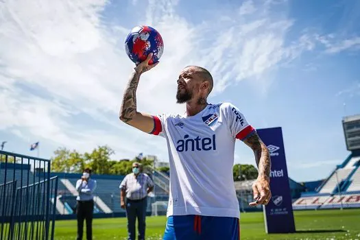 D’Alessandro anuncia saída do Nacional após menos de um ano no clube uruguaio