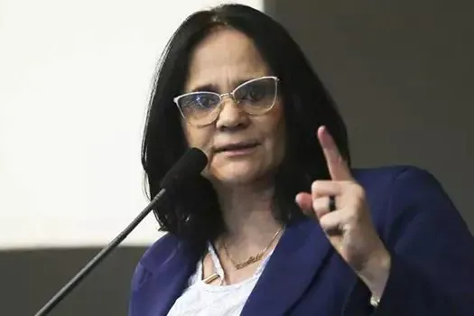 Damares avisa Bolsonaro de desistência em disputar cadeira no Senado