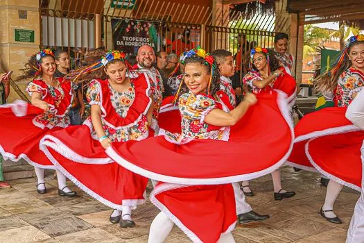 Thermas dos Laranjais recebe 42 apresentações de folclore