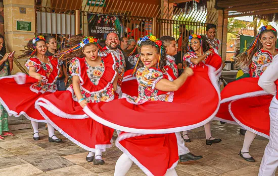 Thermas dos Laranjais recebe 42 apresentações de folclore