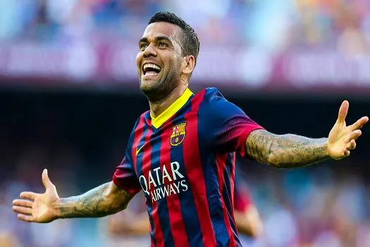 Barcelona anuncia retorno de Daniel Alves após cinco temporadas