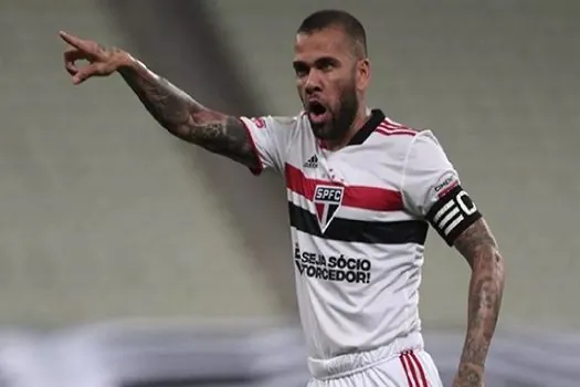 Em pronunciamento, São Paulo revela que Daniel Alves não joga mais pelo clube