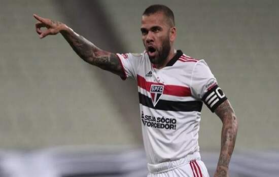 Em pronunciamento, São Paulo revela que Daniel Alves não joga mais pelo clube