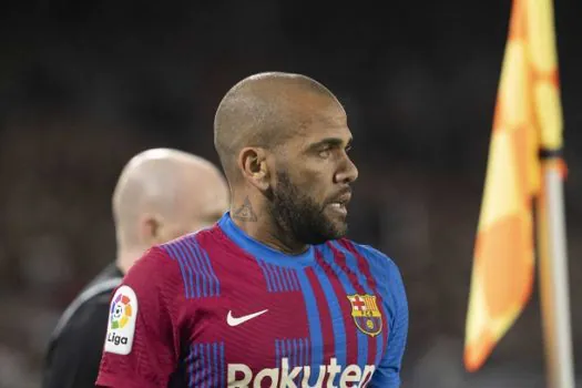 Amiga de vítima diz que Daniel Alves também passou a mão em suas partes íntimas